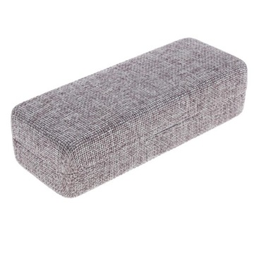 1. Twarde etui na