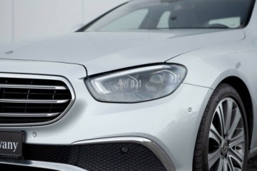 Mercedes Klasa E W213 Limuzyna Facelifting 2.0 E220d 194KM 2021 Mercedes-Benz Klasa E E 300 de Exclusive Salon Polska Autotrade Mercede, zdjęcie 1