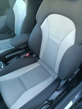 Audi A1 I Hatchback 3d 1.4 TFSI 122KM 2010 Audi A1 1.4 Benzyna automat Xenon LED, zdjęcie 15