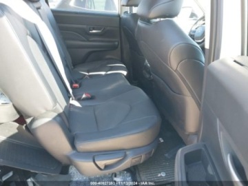 Toyota 2024 Toyota Grand Highlander xle, 2024r., 4x4, 2.4L 2.4 Benzyna 265KM, zdjęcie 9