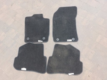 AUDI A1 DYWANIKI PODŁOGI WYCIERACZKI 8X0864450 8X1863691A EUROPA KOMPLET