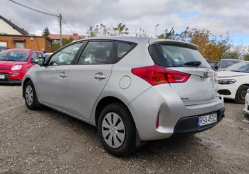 Toyota Auris II Hatchback 5d Dual VVT-i 100 99KM 2014 Toyota Auris 2014r, 1.3 Benzyna. Uszkodzony prawy tyl. Jezdzi. 1.3 99KM, zdjęcie 2
