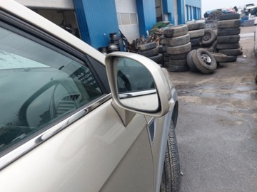 CHEVROLET CAPTIVA 2.0 2010 R ZRCÁTKO PRAVÉ