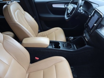 Volvo XC40 Crossover 2.0 D3 150KM 2019 Volvo XC40 D3, Skóra, Navi, Klima, Klimatronic, zdjęcie 8