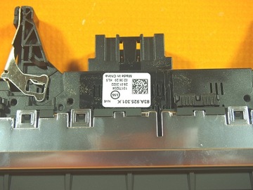 AUDI Q3 83A 14KM PANEL KNOFLÍKU DESKY ROZDĚLOVACÍ 83A925301K