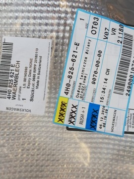 AUDI A8 D4 STĚNA PŘEPÁŽKOVÁ 4H0825621E