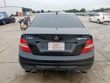 Mercedes Klasa C W205 2013 Mercedes-Benz Klasa C 63 AMG 2013 6.2l 6.2 Benzyna 451KM, zdjęcie 2