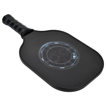 Портативный спортивный мяч из углеродного волокна на открытом воздухе