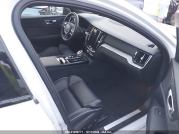 Volvo S60 III 2024 Volvo S60 Recharge Plug-In Hybrid T8 Ultimate Black Edition, 2024r., 4x4,, zdjęcie 9