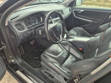 Volvo V60 I Kombi Facelifting 2.0 D3 DRIVE-E 150KM 2016 Volvo V60 Volvo V60 Ocean Race Edition 2,0 Diesel Zamiana 2.0 Diesel 150KM, zdjęcie 8