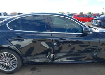 Alfa Romeo Giulia II 2018 Alfa Romeo Giulia 2018r., Ti Lusso Awd, 2L, od ubezpieczalni 2.0 Benzyna, zdjęcie 6