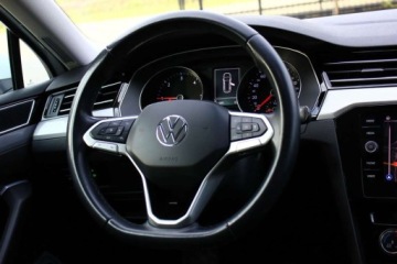 Volkswagen Passat B8 Variant Facelifting 2.0 TDI SCR 150KM 2020 Volkswagen Passat 2.0 TDI 150KM Bezwypadkowy 100 Serwisowany I Wlasciciel, zdjęcie 36