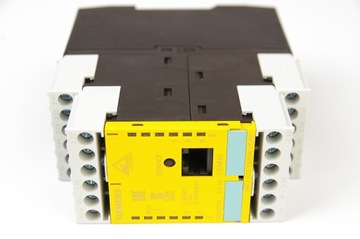 Siemens 3RK1105-1BE04-2CA0 Safety Module
