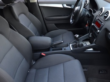 Audi A3 8P Hatchback 3d 1.2 TFSI 105KM 2011 Audi A3 1.2 TFSI, Klima, Klimatronic, Parktronic, zdjęcie 8