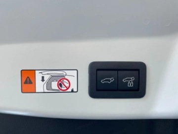 Toyota Prius V (XW60) 2.0  Hybrid Dynamic Force Plug-in 223KM 2025 Od ręki - Executive 2.0 Plug-in Hybrid 223KM | Podgrzewane fotele!, zdjęcie 12