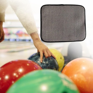 Полотенце с шаром для боулинга. Привлекательный полиэстер Bowli.