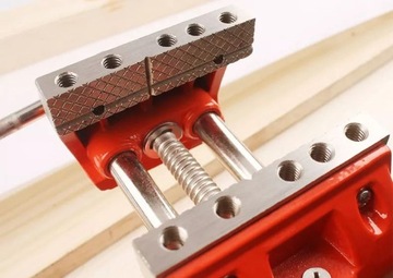 Настольные тиски для моделирования.