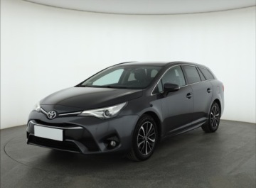Toyota Avensis III Wagon Facelifting 2015 2.0 D-4D 143KM 2018 Toyota Avensis 2.0 D-4D, Salon Polska, Serwis ASO, zdjęcie 1