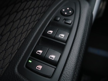 BMW Seria 1 F20-F21 Hatchback 5d 120d 184KM 2013 BMW 1 120d xDrive, 181 KM, 4X4, Navi, Xenon, zdjęcie 20