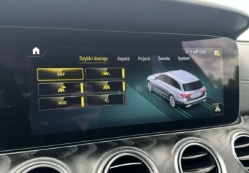 Mercedes Klasa E W213 Kombi Facelifting 2.0 E220d 194KM 2022 Mercedes-Benz Klasa E Pakiet AMG Head-Up Hak Alcantara FV 23 2.0, zdjęcie 31