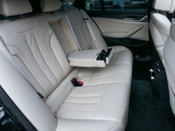 BMW Seria 5 G30-G31 2022 BMW 520d Luxury Panorama HUD Komforty ACC Hak 4xKlima HiFi Blis Pamięć Keyl, zdjęcie 26