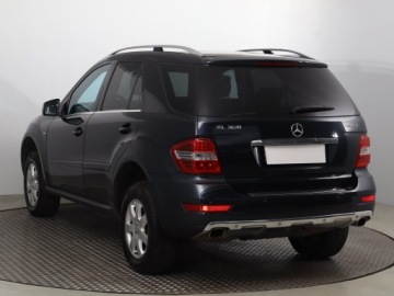 Mercedes Klasa M W164 Off-roader Facelifting 3.0 V6 (300 CDI BlueEFFICIENCY) 204KM 2010 Mercedes ML ML 300 CDI, 201 KM, 4X4, Automat, zdjęcie 3
