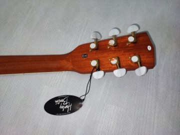 Harley Benton CG-45 NS — инструмент для начинающих с хорошим звучанием.