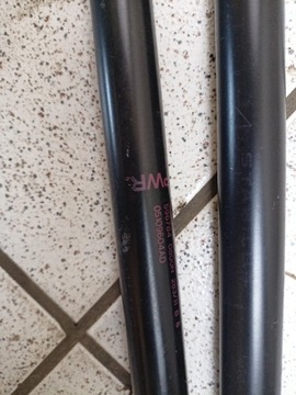 VZPĚRA/TLAKOVAČ KRYT KUFRU DODGE GRAND CARAVAN 5 FACELIFT 2015 05109604AD