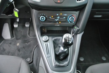 Ford Focus III Hatchback 5d facelifting 1.5 TDCi 95KM 2018 Ford Focus Hatchback Trend 1,5 TDCi 95KM ASO Forda, zdjęcie 17