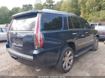 Cadillac Escalade III 2019 Cadillac Escalade Luxury, 2019r., 4x4, 6.2L 6.2 Benzyna 420KM, zdjęcie 2