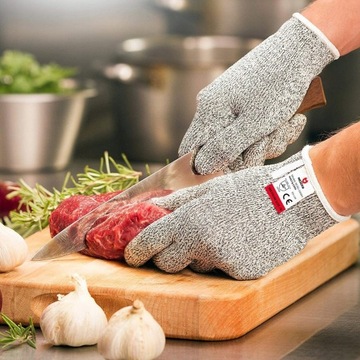 Устойчивые к порезам защитные металлические перчатки.