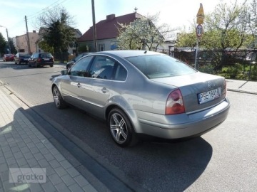 Volkswagen Passat B5 Sedan 1.9 TDI 130KM 2001 Volkswagen Passat Volkswagen Passat B5 Highline Klimatronik Zmieniarka Zar, zdjęcie 1