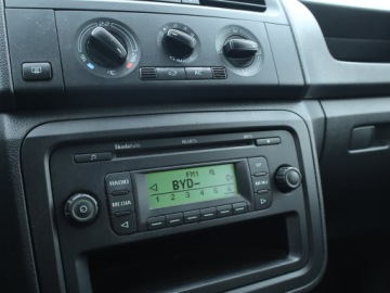 Skoda Fabia II Hatchback Facelifting 1.2 HTP 70KM 2011 Skoda Fabia 1.2 12V, GAZ, Klima, zdjęcie 11