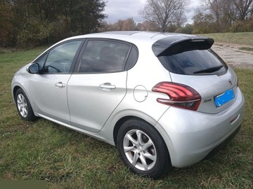 Peugeot 208 I Hatchback 5d Facelifting 1.6 BlueHDi 100KM 2016 Peugeot 208 Blue-HDi 100 Stop/Start Allure 99KM 2016r bezwypadkowy, zdjęcie 5