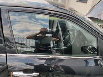 SKLO (OKNO) DVEŘE PRAVÁ PŘEDNÍ SUZUKI BALENO II 15-