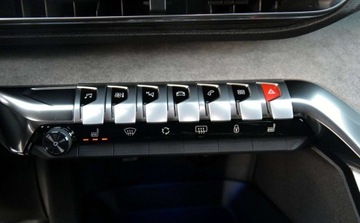 Peugeot 5008 II Crossover Facelifting 1.6 PureTech 180KM 2022 Peugeot 5008 SKORA Alusy LED Navi. BLIS linne assist Grzane fotele 1.6, zdjęcie 26