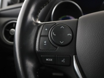 Toyota Auris II Hatchback 5d Facelifting 1.8 Hybrid 136KM 2018 Toyota Auris kamera grzane fotele tempomat, zdjęcie 30