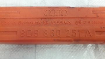 TRÓJKĄT OSTRZEGAWCZY AUDI A4 B5 KOMBI 8D9860251A