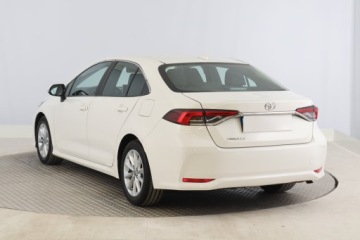 Toyota Corolla XII Sedan 1.5 VVT-i 125KM 2021 Toyota Corolla 1.5 VVT-i, Salon Polska, zdjęcie 3