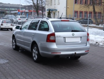 Skoda Octavia II Kombi Facelifting 2.0 TDI CR DPF 140KM 2013 Skoda Octavia 2.0 TDI, 4X4, DSG, Navi, Xenon, zdjęcie 3