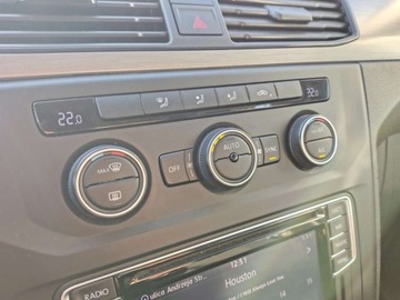 Volkswagen Caddy IV Kombi Maxi 2.0 TDI SCR BlueMotion Technology 102KM 2016 Volkswagen Caddy 2.0 TDI 102KM Maxi 7 osobowy Czujniki Parkowania Salon, zdjęcie 14