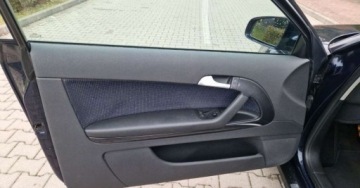 Audi A3 8P Hatchback 3d 2.0 FSI 150KM 2003 Audi A3 3-drzwiowe Audi A3 3-drzwiowe 2.0 FSI Attraction 2.0 Benzyna 150KM, zdjęcie 9