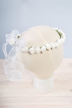 Wianek komunijny z kremowymi różyczkami