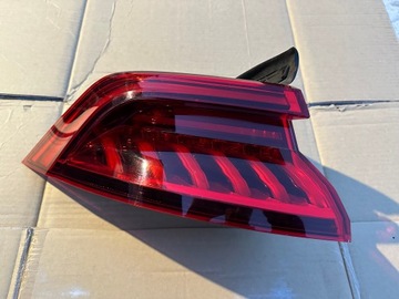 AUDI Q8 RSQ8 LAMPA TYLNA LEWA MATRIX 4M8945069B