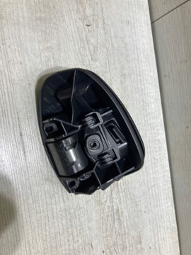 DRŽÁTKO SEDADLO PODPORA LEVÝ 8T0881633A VW NEW BEETLE 5C 14R.