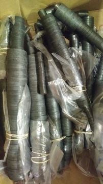 Круглый плоский ферритовый магнит диаметром 30 мм x d 3 мм.