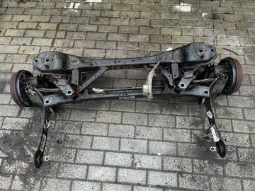 Ford Focus MK3 belka zawieszenia ławka sanki sedan