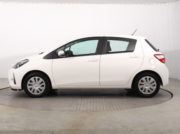 Toyota Yaris IV Hatchback 1.0 VVT-i 72KM 2021 Toyota Yaris 1.0 VVT-i, Salon Polska, zdjęcie 2