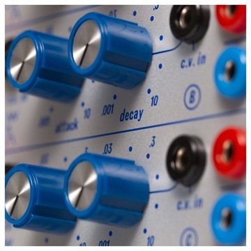 Четырехфункциональный генератор Buchla и Tiptop Audio 281T
