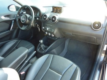 Audi A1 I Hatchback 3d 1.6 TDI 105KM 2011 Audi A1 3-drzwiowe 1.6 TDI, zdjęcie 14